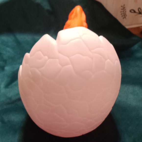 3D Explore A New World Dinosaur Egg Night Light. Available in Orange Or Green - Picture 6 of 7